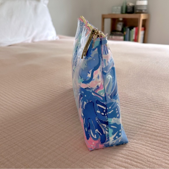 🌴Lilly Pulitzer🌴 Clear Travel Makeup Bag in Celestial Blue Seek and Sea 🌊 - Picture 4 of 10